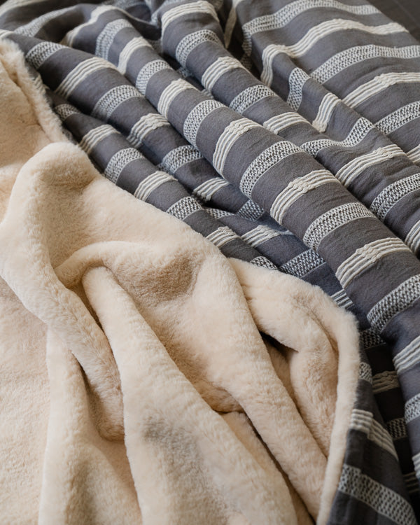 Cozy Texture Plush Blanket – Beige