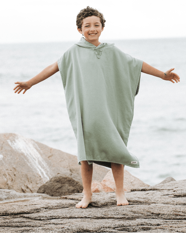 Terra Hooded Poncho Youth – Sage