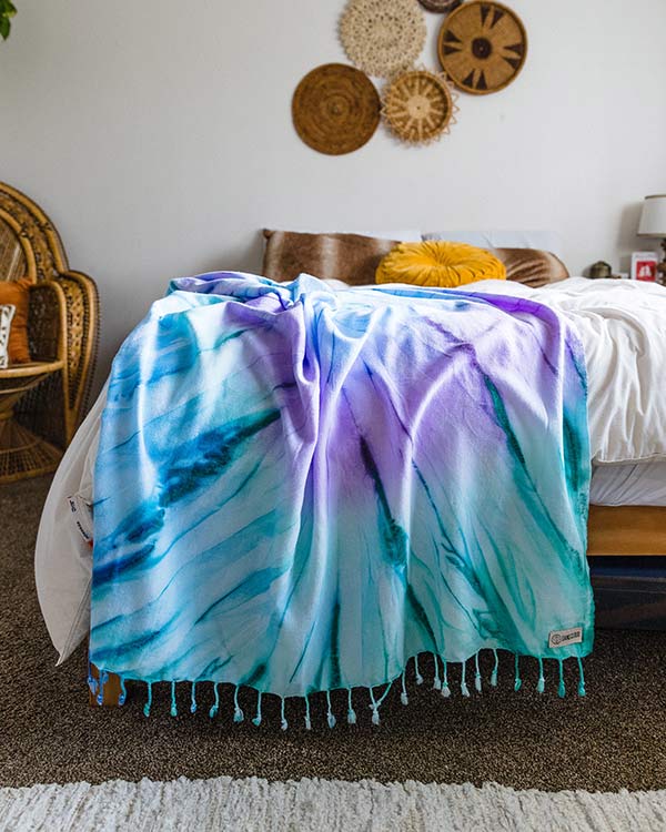 Luna Tie Dye Beach Towel – Sand Cloud