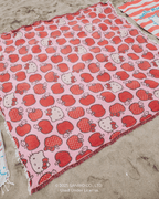 Hello Kitty® Apple – PARTY BLANKET™
