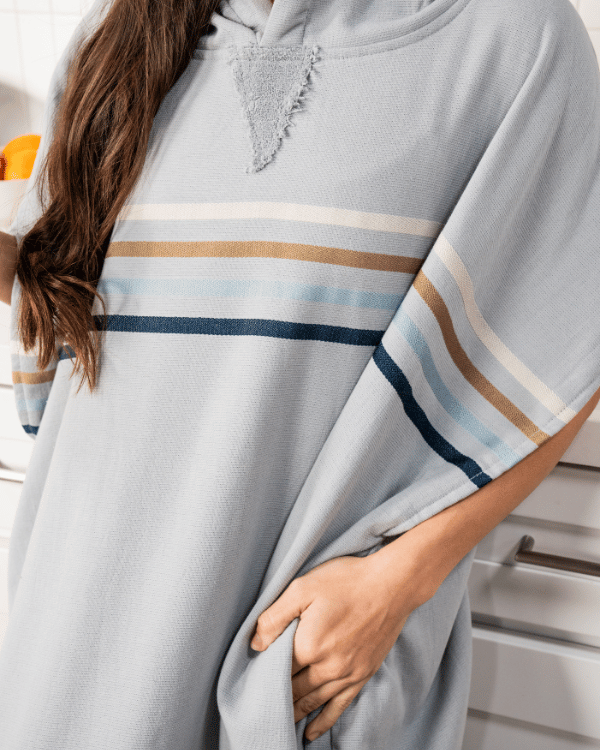 Border Classic Stripe Poncho – Grey