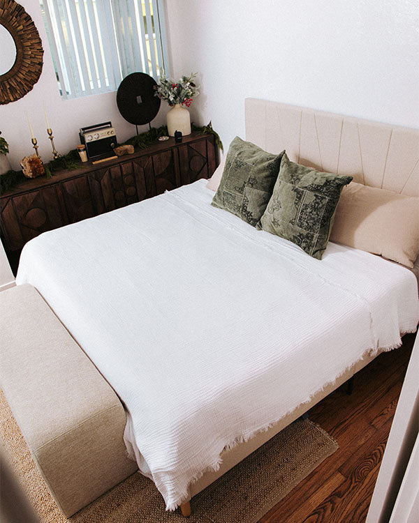 Lara White – PARTY BLANKET™ – Queen