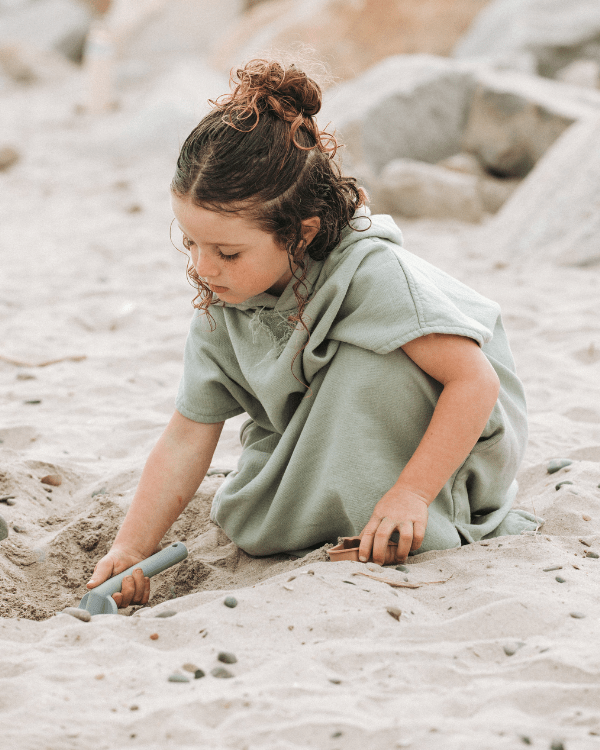 Terra Hooded Poncho Youth – Sage