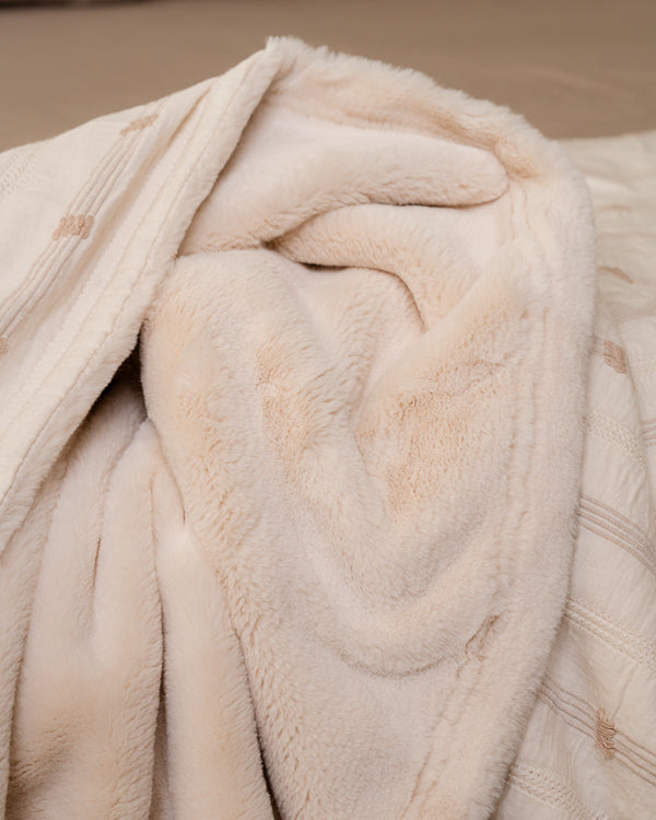 Cozy Texture Plush Blanket – Beige