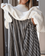 Dreamy Stripe Plush Blanket – Black
