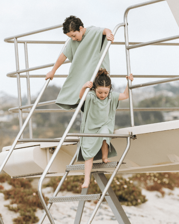 Terra Hooded Poncho Youth – Sage