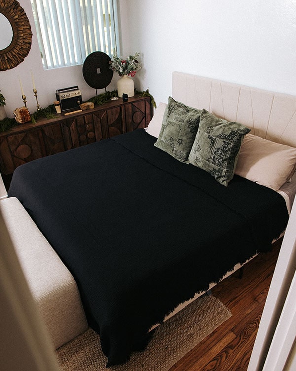 Lara Black – PARTY BLANKET™ – Queen