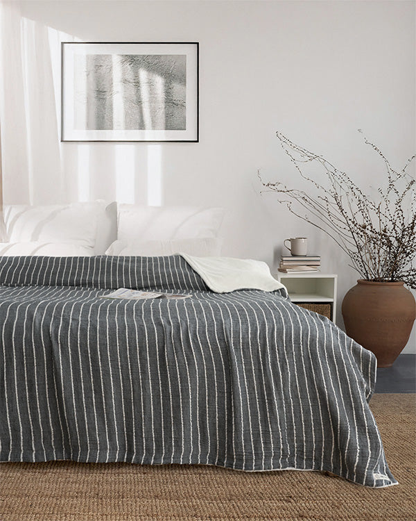 Cloud Checker Plush Blanket – Black