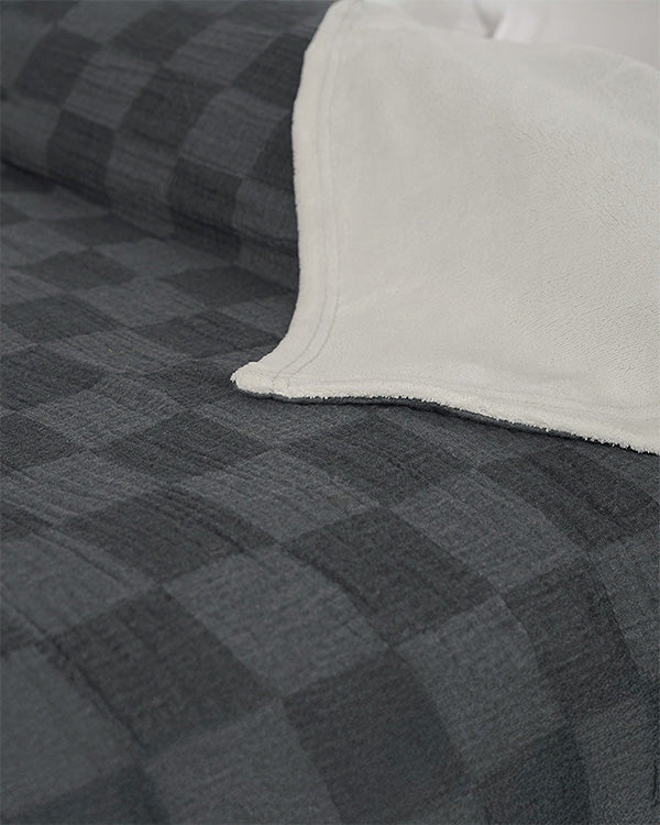 Cloud Checker Plush Blanket – Black